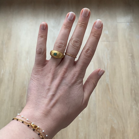 Madewell Jewelry - Madewell gold puff chunky ring Sz 6 donut ring green stone